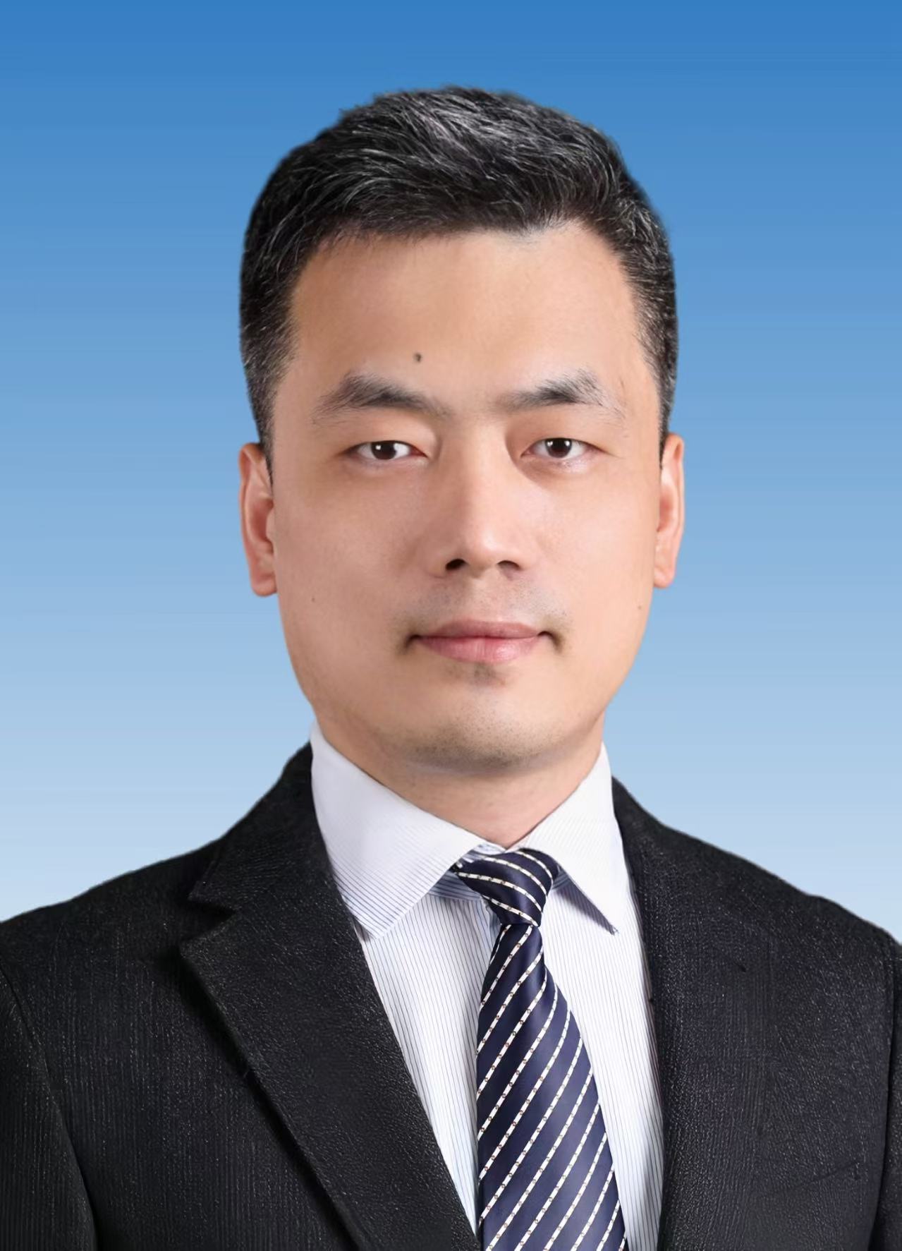 徐军伟.jpg