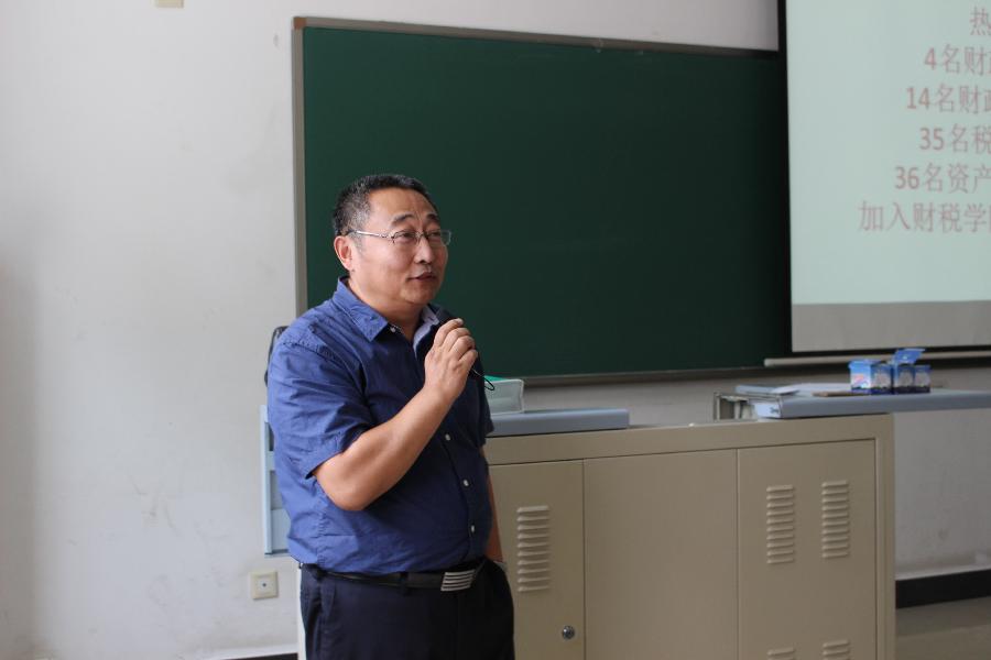 姚院长给新生介绍院史院情 姚院长给新生介绍院史院情